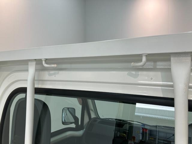 ハイゼットトラックスタンダード　２ＷＤ　５ＭＴ　ＡＭ／ＦＭラジオ５速マニュアルミッション車　ＡＭ／ＦＭラジオ　運転席エアバッグ　マニュアルエアコン　マニュアルレベリング　バッテリーカバー　ゲートプロテクター（滋賀県）の中古車