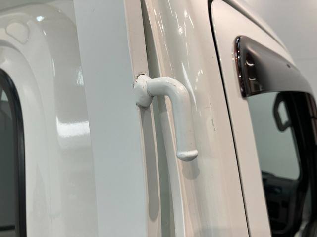 ハイゼットトラックスタンダード　２ＷＤ　５ＭＴ　ＡＭ／ＦＭラジオ５速マニュアルミッション車　ＡＭ／ＦＭラジオ　運転席エアバッグ　マニュアルエアコン　マニュアルレベリング　バッテリーカバー　ゲートプロテクター（滋賀県）の中古車