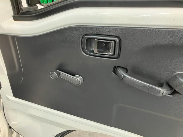 ハイゼットトラックスタンダード　２ＷＤ　５ＭＴ　ＡＭ／ＦＭラジオ５速マニュアルミッション車　ＡＭ／ＦＭラジオ　運転席エアバッグ　マニュアルエアコン　マニュアルレベリング　バッテリーカバー　ゲートプロテクター（滋賀県）の中古車