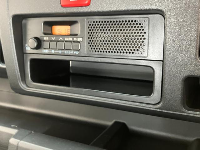 ハイゼットトラックスタンダード　２ＷＤ　５ＭＴ　ＡＭ／ＦＭラジオ５速マニュアルミッション車　ＡＭ／ＦＭラジオ　運転席エアバッグ　マニュアルエアコン　マニュアルレベリング　バッテリーカバー　ゲートプロテクター（滋賀県）の中古車