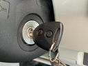 衝突被害軽減ブレーキ　ディスプレイオーディオ　ＤＶＤ再生　Ｂｌｕｅｔｏｏｔｈ　ＵＳＢ　バックカメラ　オートライト　マニュアルレベリング　キーレスエントリー　電動格納式ミラー　エコアイドル（滋賀県）の中古車
