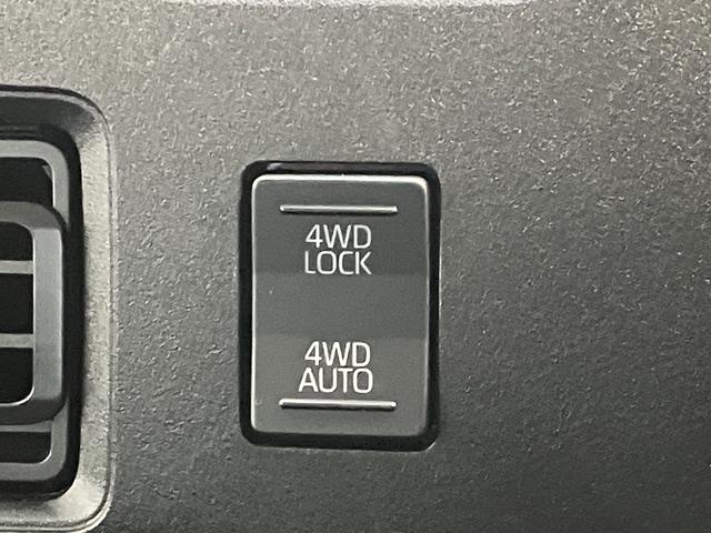 ハイゼットカーゴＤＸ　４ＷＤ　ＣＶＴ　ドライブレコーダー　キーレスエントリー衝突被害軽減ブレーキ　コーナーセンサー　電子制御式４ＷＤ　ＣＶＴ　ドライブレコーダー　ＡＭ／ＦＭラジオ　両側スライドドア　オートライト　キーレスエントリー　マニュアルエアコン　マニュアルレベリング（滋賀県）の中古車