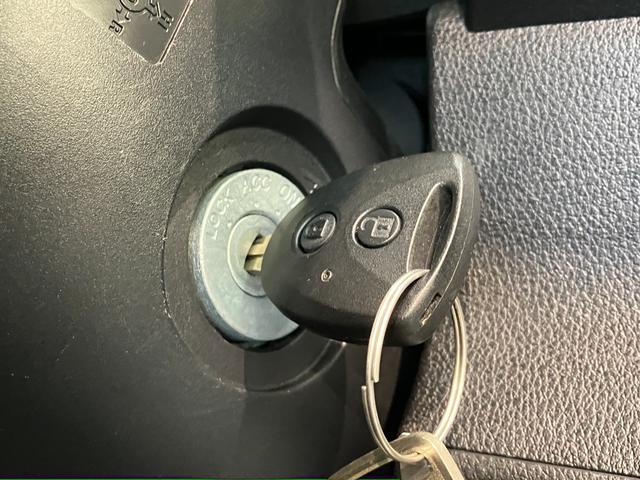 ハイゼットカーゴＤＸ　４ＷＤ　ＣＶＴ　ドライブレコーダー　キーレスエントリー衝突被害軽減ブレーキ　コーナーセンサー　電子制御式４ＷＤ　ＣＶＴ　ドライブレコーダー　ＡＭ／ＦＭラジオ　両側スライドドア　オートライト　キーレスエントリー　マニュアルエアコン　マニュアルレベリング（滋賀県）の中古車