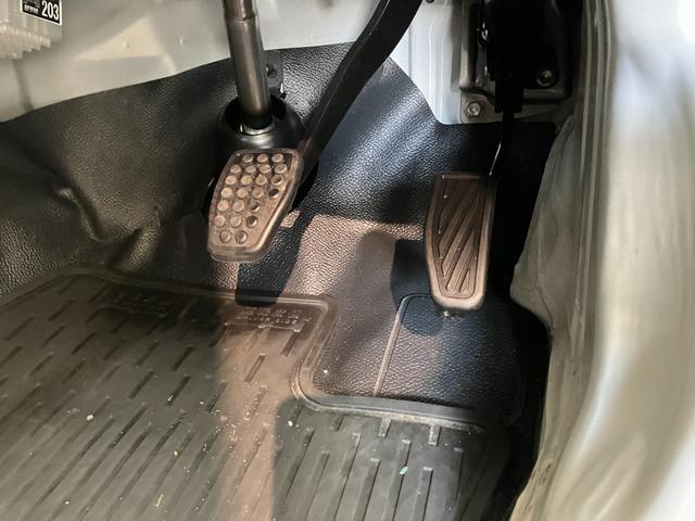 ハイゼットカーゴＤＸ　４ＷＤ　ＣＶＴ　ドライブレコーダー　キーレスエントリー衝突被害軽減ブレーキ　コーナーセンサー　電子制御式４ＷＤ　ＣＶＴ　ドライブレコーダー　ＡＭ／ＦＭラジオ　両側スライドドア　オートライト　キーレスエントリー　マニュアルエアコン　マニュアルレベリング（滋賀県）の中古車