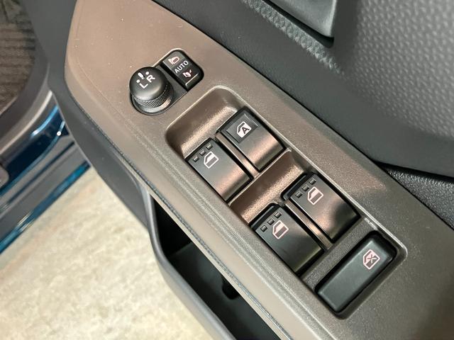 ルーミーＧ−Ｔ　９型ナビ　バックカメラ　後席モニター　ターボトヨタセーフティセンス　コーナーセンサー　９型フルセグナビ　バックカメラ　後席モニター　Ｂｌｕｅｔｏｏｔｈ　ＵＳＢ　両側電動スライドドア　前席シートヒーター　オートエアコン　オートライト　スマートキー（滋賀県）の中古車