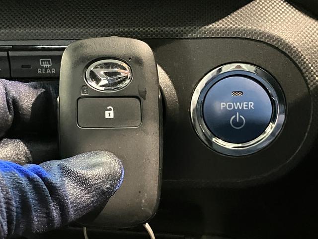 ロッキープレミアムＧ　ＨＥＶ　９型ナビ　パノラマカメラ　車検整備付衝突被害軽減ブレーキ　コーナーセンサー　９型フルセグナビ　Ｂｌｕｅｔｏｏｔｈ　ＤＶＤ　ＵＳＢ　パノラマカメラ　前後ドラレコ　ＥＴＣ　ＴＶコントロール　前席シートヒータ　ＬＥＤ　レーダークルコン（滋賀県）の中古車
