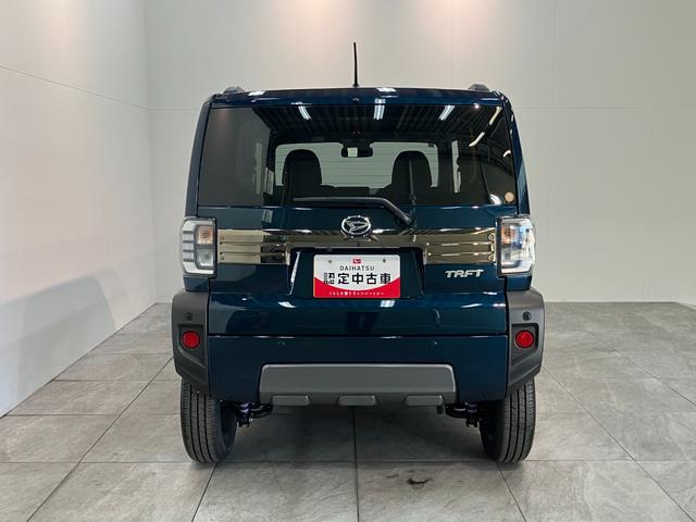 タフトＧダーククロムベンチャー　レーダークルコン　届出済未使用車衝突被害軽減ブレーキ　コーナーセンサー　バックカメラ（ナビ装着時用）　前席シートヒーター　電動パーキング　スカイフィールトップ　ＬＥＤ　オートライト　オートエアコン　スマートキー　エコアイドル（滋賀県）の中古車