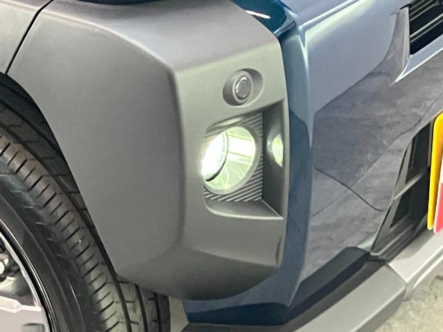タフトＧダーククロムベンチャー　レーダークルコン　届出済未使用車衝突被害軽減ブレーキ　コーナーセンサー　バックカメラ（ナビ装着時用）　前席シートヒーター　電動パーキング　スカイフィールトップ　ＬＥＤ　オートライト　オートエアコン　スマートキー　エコアイドル（滋賀県）の中古車
