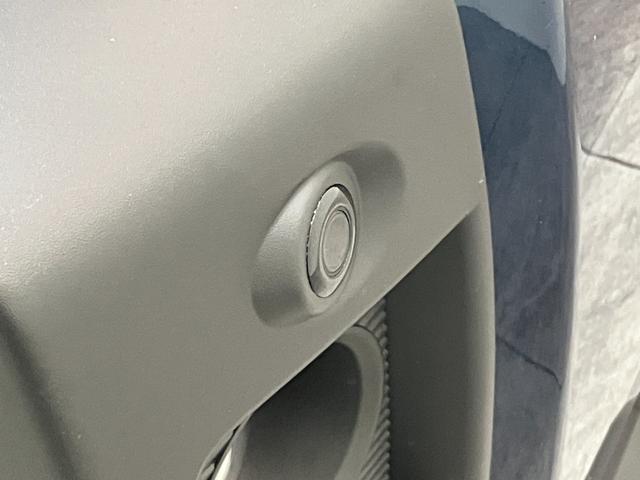 タフトＧダーククロムベンチャー　レーダークルコン　届出済未使用車衝突被害軽減ブレーキ　コーナーセンサー　バックカメラ（ナビ装着時用）　前席シートヒーター　電動パーキング　スカイフィールトップ　ＬＥＤ　オートライト　オートエアコン　スマートキー　エコアイドル（滋賀県）の中古車