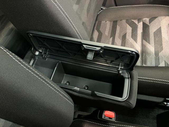 タフトＧダーククロムベンチャー　レーダークルコン　届出済未使用車衝突被害軽減ブレーキ　コーナーセンサー　バックカメラ（ナビ装着時用）　前席シートヒーター　電動パーキング　スカイフィールトップ　ＬＥＤ　オートライト　オートエアコン　スマートキー　エコアイドル（滋賀県）の中古車