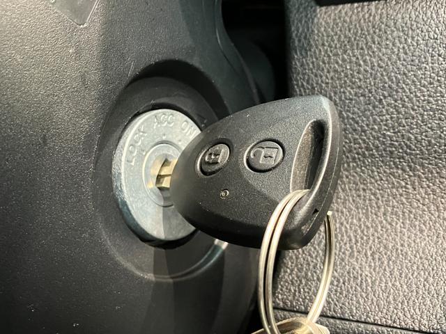 ハイゼットカーゴＤＸ　４ＷＤ　ＣＶＴ　フルセグナビ　ドラレコ　キーレス衝突被害軽減ブレーキ　コーナーセンサー　フルセグナビ　ＤＶＤ再生　Ｂｌｕｅｔｏｏｔｈ　ドラレコ　ＥＴＣ　ＬＥＤ　オートライト　キーレスエントリー　前席パワーウインドウ　エコアイドル　パートタイム４ＷＤ（滋賀県）の中古車