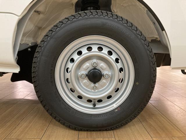 ハイゼットトラックスタンダード／届出済未使用車／５ＭＴ／走行９キロ／１年間走行距離無制限保証／純正ステレオ／５速ミッション／コーナーセンサー／オートライト／走行９キロ／三方開／ダイハツハイゼットトラック／ホワイト／アイドリングストップ（大阪府）の中古車