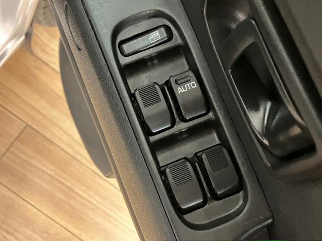 ハイゼットカーゴデッキバンＧ　ＳＡIII　２ＷＤ／４ＡＴ／走行０．２万キロ走行０．２万キロ／車検整備付き／２ＷＤ／４ＡＴ／衝突軽減ブレーキ／純正ＣＤステレオ／ＬＥＤヘッドライト／フォグランプ／電動格納式ドアミラー（大阪府）の中古車