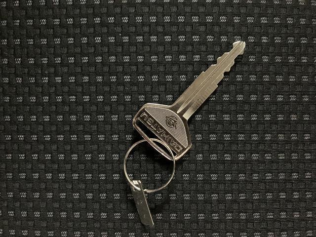 ハイゼットカーゴデッキバンＧ　ＳＡIII　２ＷＤ／４ＡＴ／走行０．２万キロ走行０．２万キロ／車検整備付き／２ＷＤ／４ＡＴ／衝突軽減ブレーキ／純正ＣＤステレオ／ＬＥＤヘッドライト／フォグランプ／電動格納式ドアミラー（大阪府）の中古車
