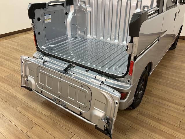 ハイゼットカーゴデッキバンＧ　ＳＡIII　２ＷＤ／４ＡＴ／走行０．２万キロ走行０．２万キロ／車検整備付き／２ＷＤ／４ＡＴ／衝突軽減ブレーキ／純正ＣＤステレオ／ＬＥＤヘッドライト／フォグランプ／電動格納式ドアミラー（大阪府）の中古車