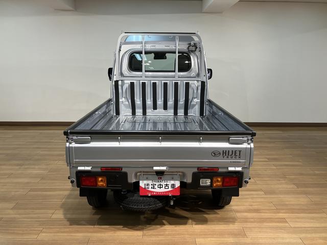ハイゼットトラックハイルーフ　２ＷＤ／ＣＶＴ／走行０．６万キロ／キーフリー令和５年式／走行０．６万キロ／フロントガーニッシュ／オーディオレス／ゲートプロテクター／テールゲートチェーン／キーフリー／パワーウィンド／電動格納式ドアミラー／オートライト（大阪府）の中古車
