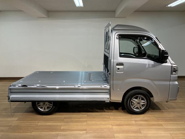 ハイゼットトラックハイルーフ　２ＷＤ／ＣＶＴ／走行０．６万キロ／キーフリー令和５年式／走行０．６万キロ／フロントガーニッシュ／オーディオレス／ゲートプロテクター／テールゲートチェーン／キーフリー／パワーウィンド／電動格納式ドアミラー／オートライト（大阪府）の中古車
