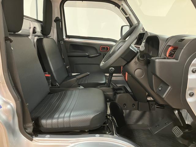ハイゼットトラックハイルーフ　２ＷＤ／ＣＶＴ／走行０．６万キロ／キーフリー令和５年式／走行０．６万キロ／フロントガーニッシュ／オーディオレス／ゲートプロテクター／テールゲートチェーン／キーフリー／パワーウィンド／電動格納式ドアミラー／オートライト（大阪府）の中古車
