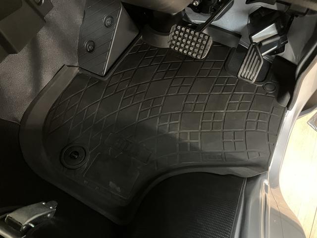 ハイゼットトラックハイルーフ　２ＷＤ／ＣＶＴ／走行０．６万キロ／キーフリー令和５年式／走行０．６万キロ／フロントガーニッシュ／オーディオレス／ゲートプロテクター／テールゲートチェーン／キーフリー／パワーウィンド／電動格納式ドアミラー／オートライト（大阪府）の中古車