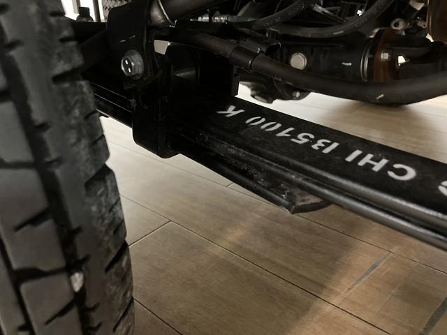 ハイゼットトラックハイルーフ　２ＷＤ／ＣＶＴ／走行０．６万キロ／キーフリー令和５年式／走行０．６万キロ／フロントガーニッシュ／オーディオレス／ゲートプロテクター／テールゲートチェーン／キーフリー／パワーウィンド／電動格納式ドアミラー／オートライト（大阪府）の中古車
