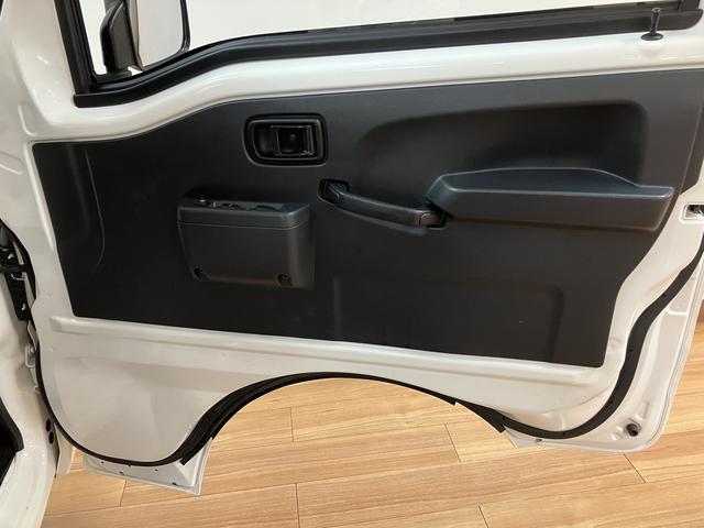 ハイゼットトラックハイルーフ／４ＷＤ／４ＡＴ／走行１．４万キロ／１年保証／４ＷＤ／４ＡＴ／走行１．４万キロ／パワーウインドウ／キーレス／エアコン／パワステ／ＦＭ＆ＡＭラジオ／１年間走行距離無制限保証／ゲートプロテクター／（大阪府）の中古車
