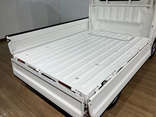 ハイゼットトラックハイルーフ／４ＷＤ／４ＡＴ／走行１．４万キロ／１年保証／４ＷＤ／４ＡＴ／走行１．４万キロ／パワーウインドウ／キーレス／エアコン／パワステ／ＦＭ＆ＡＭラジオ／１年間走行距離無制限保証／ゲートプロテクター／（大阪府）の中古車