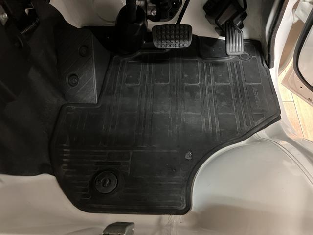 ハイゼットトラックハイルーフ／４ＷＤ／４ＡＴ／走行１．４万キロ／１年保証／４ＷＤ／４ＡＴ／走行１．４万キロ／パワーウインドウ／キーレス／エアコン／パワステ／ＦＭ＆ＡＭラジオ／１年間走行距離無制限保証／ゲートプロテクター／（大阪府）の中古車