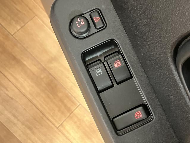 ハイゼットトラックＥＸＴ／元弊社試乗車／走行０．２万キロ／パワーウインドウ／元弊社試乗車／走行０．２万キロ／パワーウインドウ／電動格納ミラー／スマートキー／プッシュスタート／ＣＶＴ車／荷台作業灯／テールゲートチェーン／コーナーセンサー／衝突軽減ブレーキ／フォグランプ／（大阪府）の中古車