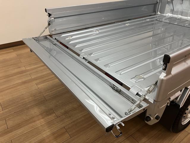 ハイゼットトラックＥＸＴ／元弊社試乗車／走行０．２万キロ／パワーウインドウ／元弊社試乗車／走行０．２万キロ／パワーウインドウ／電動格納ミラー／スマートキー／プッシュスタート／ＣＶＴ車／荷台作業灯／テールゲートチェーン／コーナーセンサー／衝突軽減ブレーキ／フォグランプ／（大阪府）の中古車