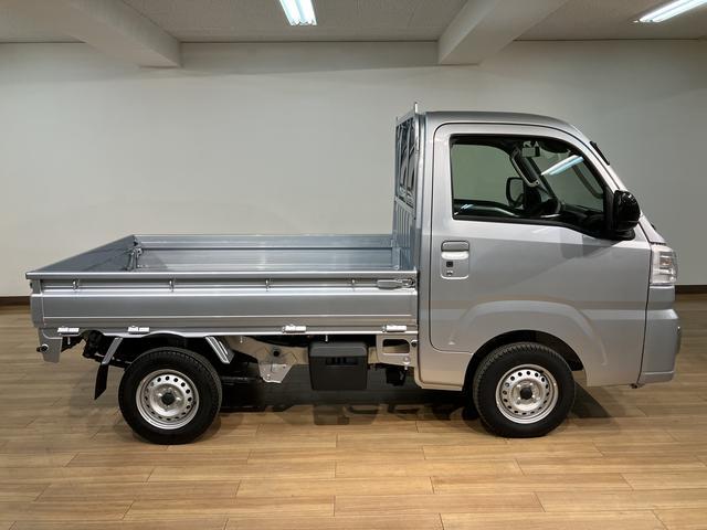 ハイゼットトラックＥＸＴ／元弊社試乗車／走行０．２万キロ／パワーウインドウ／元弊社試乗車／走行０．２万キロ／パワーウインドウ／電動格納ミラー／スマートキー／プッシュスタート／ＣＶＴ車／荷台作業灯／テールゲートチェーン／コーナーセンサー／衝突軽減ブレーキ／フォグランプ／（大阪府）の中古車