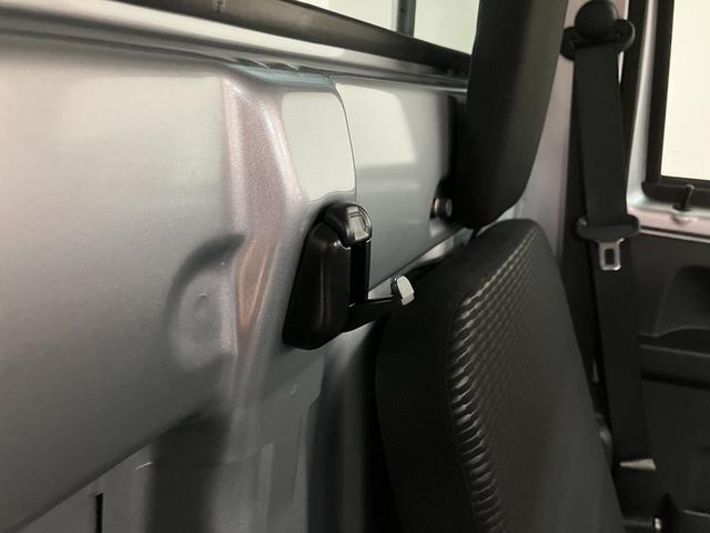 ハイゼットトラックＥＸＴ／元弊社試乗車／走行０．２万キロ／パワーウインドウ／元弊社試乗車／走行０．２万キロ／パワーウインドウ／電動格納ミラー／スマートキー／プッシュスタート／ＣＶＴ車／荷台作業灯／テールゲートチェーン／コーナーセンサー／衝突軽減ブレーキ／フォグランプ／（大阪府）の中古車