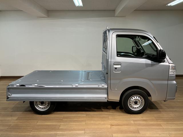ハイゼットトラックＥＸＴ／元弊社試乗車／走行０．２万キロ／パワーウインドウ／元弊社試乗車／走行０．２万キロ／パワーウインドウ／電動格納ミラー／スマートキー／プッシュスタート／ＣＶＴ車／荷台作業灯／テールゲートチェーン／コーナーセンサー／衝突軽減ブレーキ／フォグランプ／（大阪府）の中古車