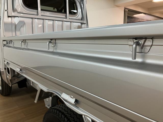 ハイゼットトラックＥＸＴ／元弊社試乗車／走行０．２万キロ／パワーウインドウ／元弊社試乗車／走行０．２万キロ／パワーウインドウ／電動格納ミラー／スマートキー／プッシュスタート／ＣＶＴ車／荷台作業灯／テールゲートチェーン／コーナーセンサー／衝突軽減ブレーキ／フォグランプ／（大阪府）の中古車