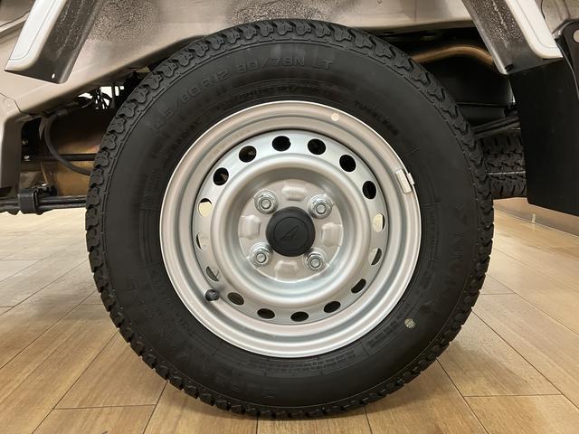 ハイゼットトラックＥＸＴ／元弊社試乗車／走行０．２万キロ／パワーウインドウ／元弊社試乗車／走行０．２万キロ／パワーウインドウ／電動格納ミラー／スマートキー／プッシュスタート／ＣＶＴ車／荷台作業灯／テールゲートチェーン／コーナーセンサー／衝突軽減ブレーキ／フォグランプ／（大阪府）の中古車