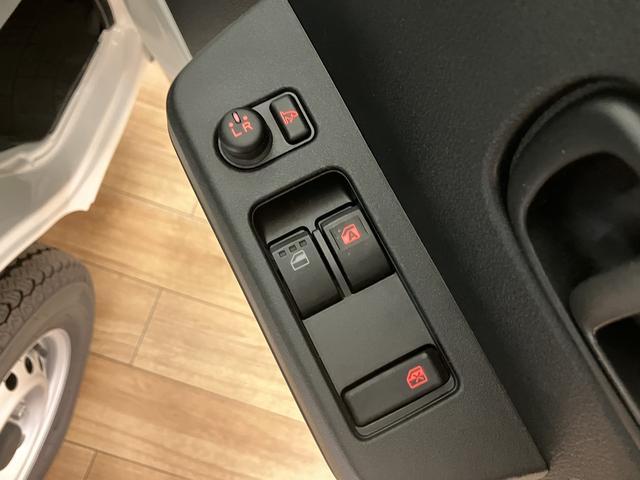 ハイゼットトラックＥＸＴ　４ＷＤ／５ＭＴ／走行０．７万キロ／ナビ／バックカメラ令和５年式／走行０．７万キロ／４ＷＤ（パートタイム）／５ＭＴ／ナビ／ＣＤ／ＡＭ／ＦＭ／Ｂｌｕｅｔｏｏｔｈ／バックカメラ／走行０．５万キロキーフリー／電動格納式ドアミラー／フォグランプ／（大阪府）の中古車