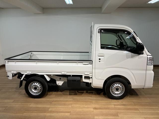 ハイゼットトラックＥＸＴ　４ＷＤ／５ＭＴ／走行０．７万キロ／ナビ／バックカメラ令和５年式／走行０．７万キロ／４ＷＤ（パートタイム）／５ＭＴ／ナビ／ＣＤ／ＡＭ／ＦＭ／Ｂｌｕｅｔｏｏｔｈ／バックカメラ／走行０．５万キロキーフリー／電動格納式ドアミラー／フォグランプ／（大阪府）の中古車