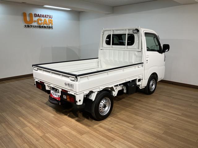 ハイゼットトラックＥＸＴ　４ＷＤ／５ＭＴ／走行０．７万キロ／ナビ／バックカメラ令和５年式／走行０．７万キロ／４ＷＤ（パートタイム）／５ＭＴ／ナビ／ＣＤ／ＡＭ／ＦＭ／Ｂｌｕｅｔｏｏｔｈ／バックカメラ／走行０．５万キロキーフリー／電動格納式ドアミラー／フォグランプ／（大阪府）の中古車