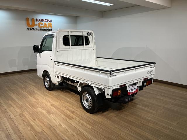 ハイゼットトラックＥＸＴ　４ＷＤ／５ＭＴ／走行０．７万キロ／ナビ／バックカメラ令和５年式／走行０．７万キロ／４ＷＤ（パートタイム）／５ＭＴ／ナビ／ＣＤ／ＡＭ／ＦＭ／Ｂｌｕｅｔｏｏｔｈ／バックカメラ／走行０．５万キロキーフリー／電動格納式ドアミラー／フォグランプ／（大阪府）の中古車