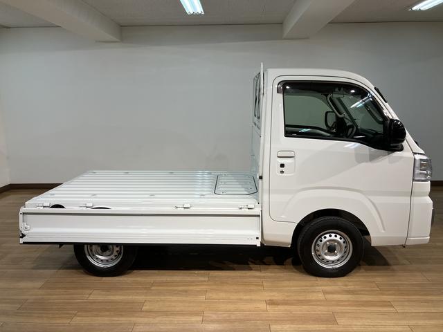 ハイゼットトラックＥＸＴ　４ＷＤ／５ＭＴ／走行０．７万キロ／ナビ／バックカメラ令和５年式／走行０．７万キロ／４ＷＤ（パートタイム）／５ＭＴ／ナビ／ＣＤ／ＡＭ／ＦＭ／Ｂｌｕｅｔｏｏｔｈ／バックカメラ／走行０．５万キロキーフリー／電動格納式ドアミラー／フォグランプ／（大阪府）の中古車