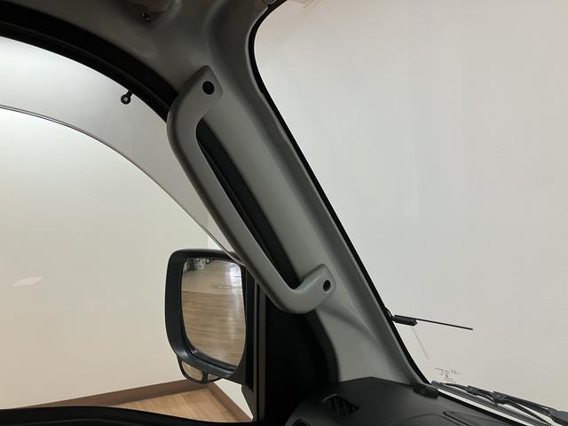 ハイゼットトラックＥＸＴ　４ＷＤ／５ＭＴ／走行０．７万キロ／ナビ／バックカメラ令和５年式／走行０．７万キロ／４ＷＤ（パートタイム）／５ＭＴ／ナビ／ＣＤ／ＡＭ／ＦＭ／Ｂｌｕｅｔｏｏｔｈ／バックカメラ／走行０．５万キロキーフリー／電動格納式ドアミラー／フォグランプ／（大阪府）の中古車