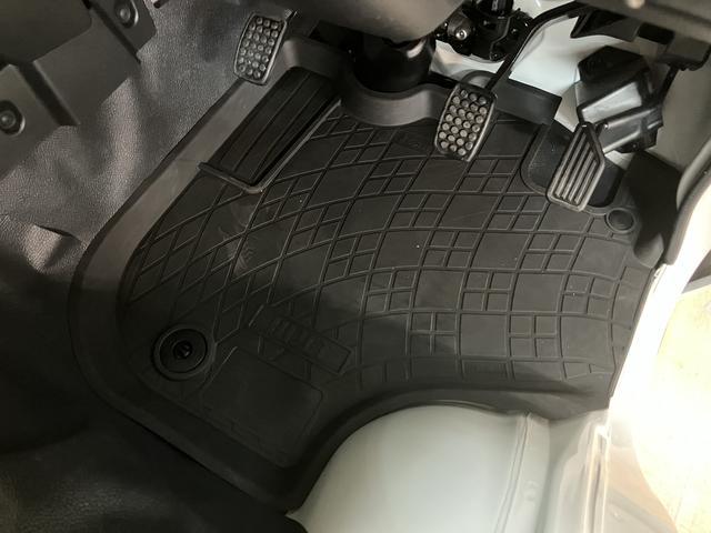 ハイゼットトラックＥＸＴ　４ＷＤ／５ＭＴ／走行０．７万キロ／ナビ／バックカメラ令和５年式／走行０．７万キロ／４ＷＤ（パートタイム）／５ＭＴ／ナビ／ＣＤ／ＡＭ／ＦＭ／Ｂｌｕｅｔｏｏｔｈ／バックカメラ／走行０．５万キロキーフリー／電動格納式ドアミラー／フォグランプ／（大阪府）の中古車