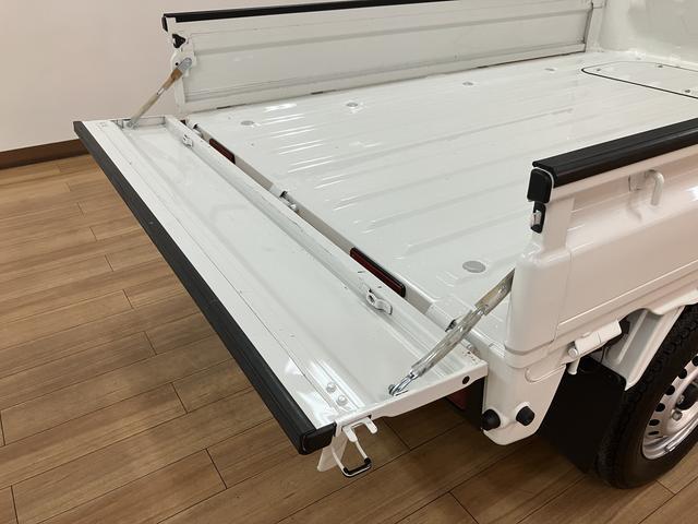 ハイゼットトラックＥＸＴ　４ＷＤ／５ＭＴ／走行０．７万キロ／ナビ／バックカメラ令和５年式／走行０．７万キロ／４ＷＤ（パートタイム）／５ＭＴ／ナビ／ＣＤ／ＡＭ／ＦＭ／Ｂｌｕｅｔｏｏｔｈ／バックカメラ／走行０．５万キロキーフリー／電動格納式ドアミラー／フォグランプ／（大阪府）の中古車