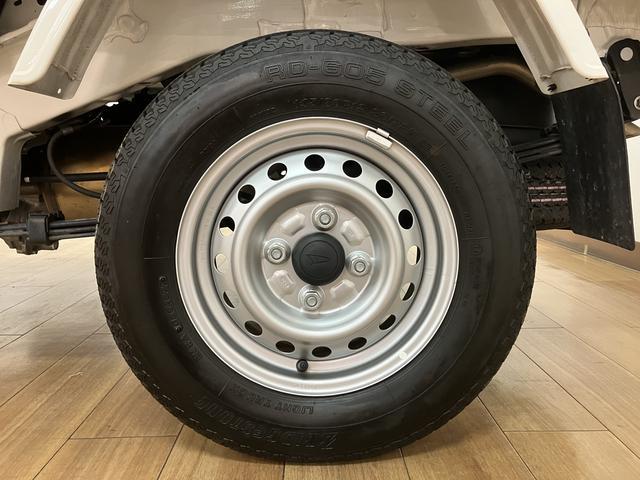 ハイゼットトラックＥＸＴ　４ＷＤ／５ＭＴ／走行０．７万キロ／ナビ／バックカメラ令和５年式／走行０．７万キロ／４ＷＤ（パートタイム）／５ＭＴ／ナビ／ＣＤ／ＡＭ／ＦＭ／Ｂｌｕｅｔｏｏｔｈ／バックカメラ／走行０．５万キロキーフリー／電動格納式ドアミラー／フォグランプ／（大阪府）の中古車
