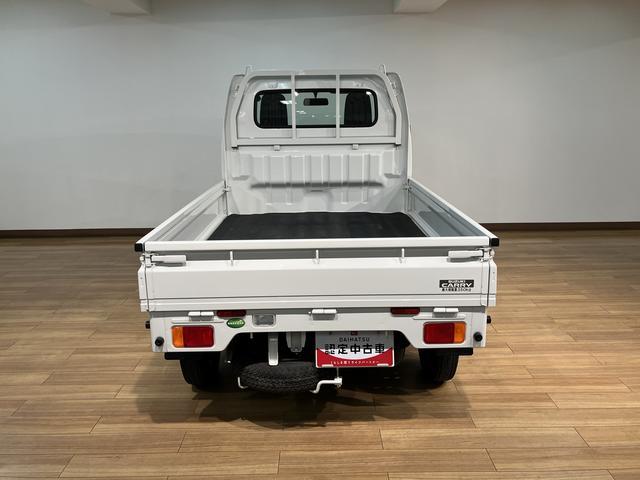 キャリイトラックＫＣエアコン・パワステ　平成２８年式／走行１．１万キロエアコン／パワステ／２ＷＤ／３ＡＴ／平成２８年式／走行１．１万キロ／荷台マット／点検整備付き／テールゲートチェーン／バイザー（大阪府）の中古車