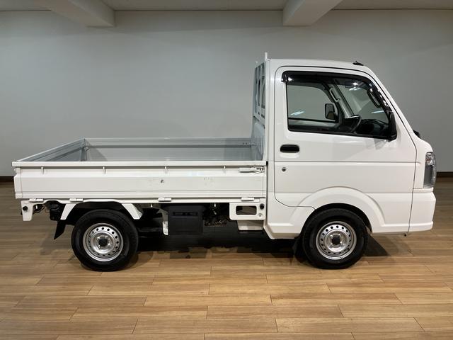 キャリイトラックＫＣエアコン・パワステ　平成２８年式／走行１．１万キロエアコン／パワステ／２ＷＤ／３ＡＴ／平成２８年式／走行１．１万キロ／荷台マット／点検整備付き／テールゲートチェーン／バイザー（大阪府）の中古車
