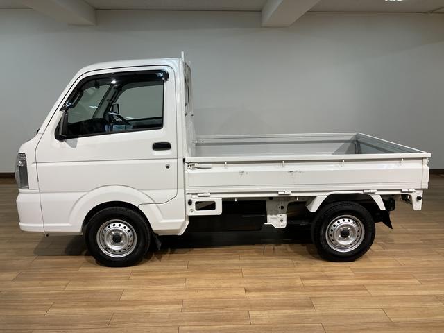 キャリイトラックＫＣエアコン・パワステ　平成２８年式／走行１．１万キロエアコン／パワステ／２ＷＤ／３ＡＴ／平成２８年式／走行１．１万キロ／荷台マット／点検整備付き／テールゲートチェーン／バイザー（大阪府）の中古車