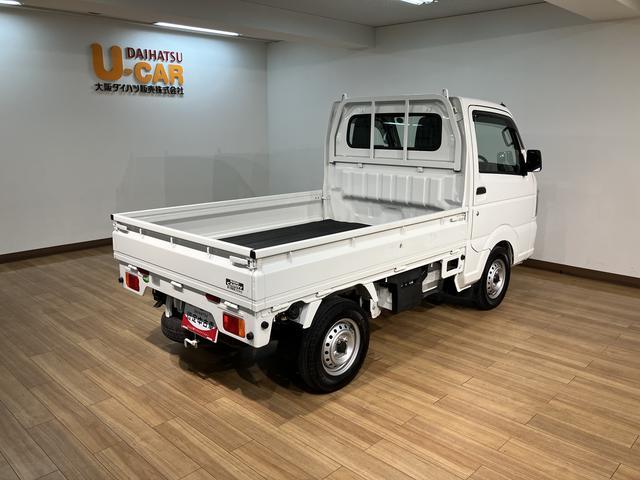 キャリイトラックＫＣエアコン・パワステ　平成２８年式／走行１．１万キロエアコン／パワステ／２ＷＤ／３ＡＴ／平成２８年式／走行１．１万キロ／荷台マット／点検整備付き／テールゲートチェーン／バイザー（大阪府）の中古車