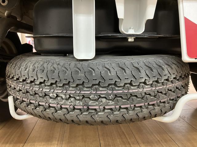 キャリイトラックＫＣエアコン・パワステ　平成２８年式／走行１．１万キロエアコン／パワステ／２ＷＤ／３ＡＴ／平成２８年式／走行１．１万キロ／荷台マット／点検整備付き／テールゲートチェーン／バイザー（大阪府）の中古車