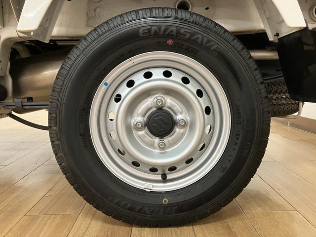キャリイトラックＫＣエアコン・パワステ　平成２８年式／走行１．１万キロエアコン／パワステ／２ＷＤ／３ＡＴ／平成２８年式／走行１．１万キロ／荷台マット／点検整備付き／テールゲートチェーン／バイザー（大阪府）の中古車