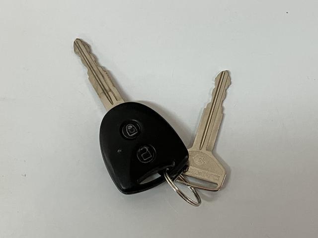 ハイゼットカーゴデラックスＳＡIII／ナビ／ＥＴＣ／ＵＳＢ／ＬＥＤ元弊社レンタカー／ナビ／ＥＴＣ／ＵＳＢ／キーレス／オートハイビーム／パワーウィンドウ／マニュアルエアコン／ＬＥＤヘッドライト（大阪府）の中古車